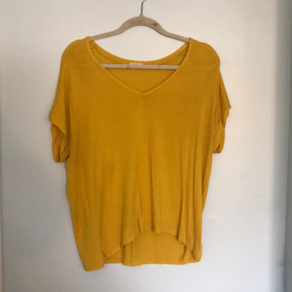 Yellow v-neck!